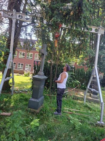 Grabstein stabilisieren